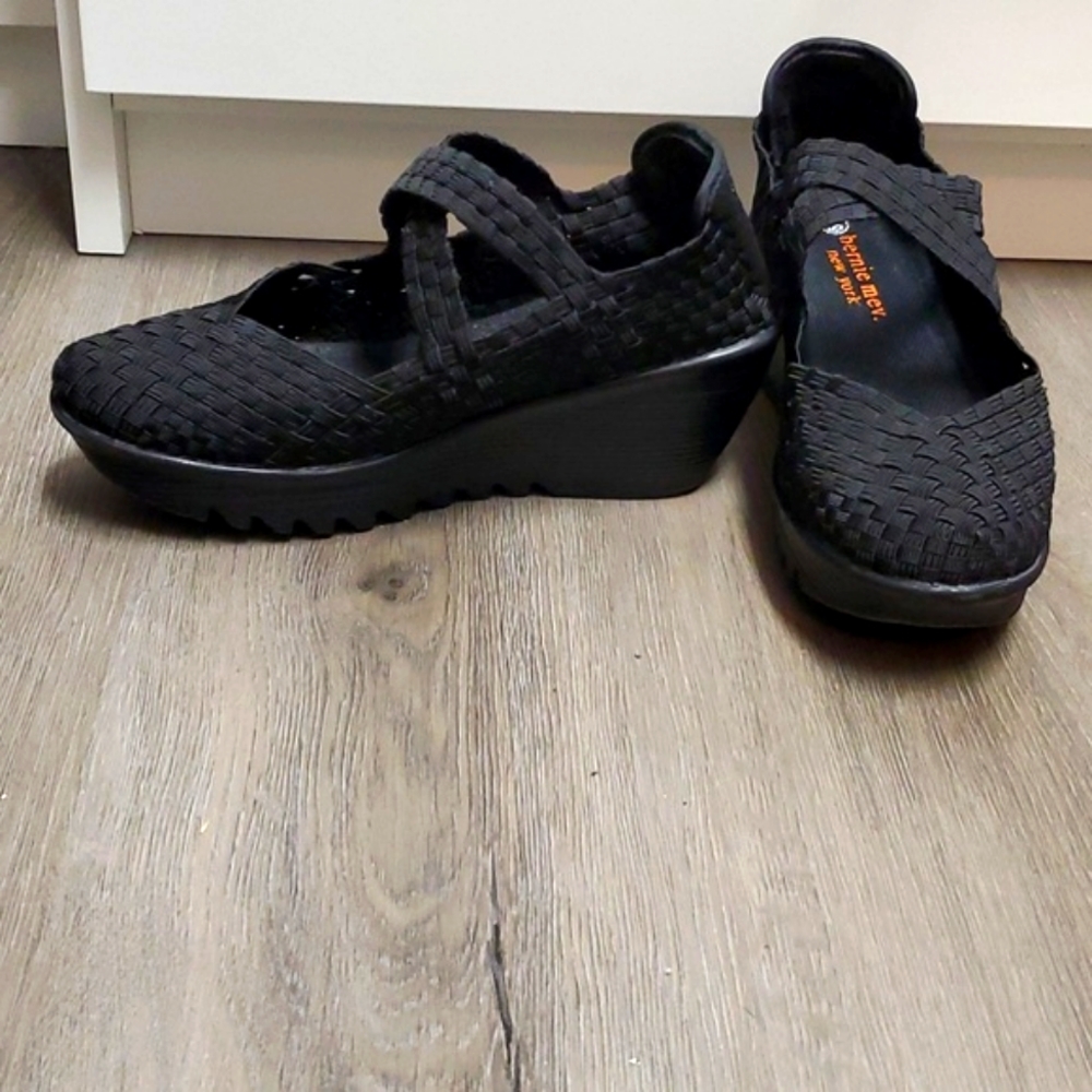 Bernie Mev. New York Wedges